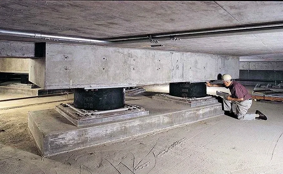 Conception d'isolation sismique à la base à Valence : étude et dimensionnement